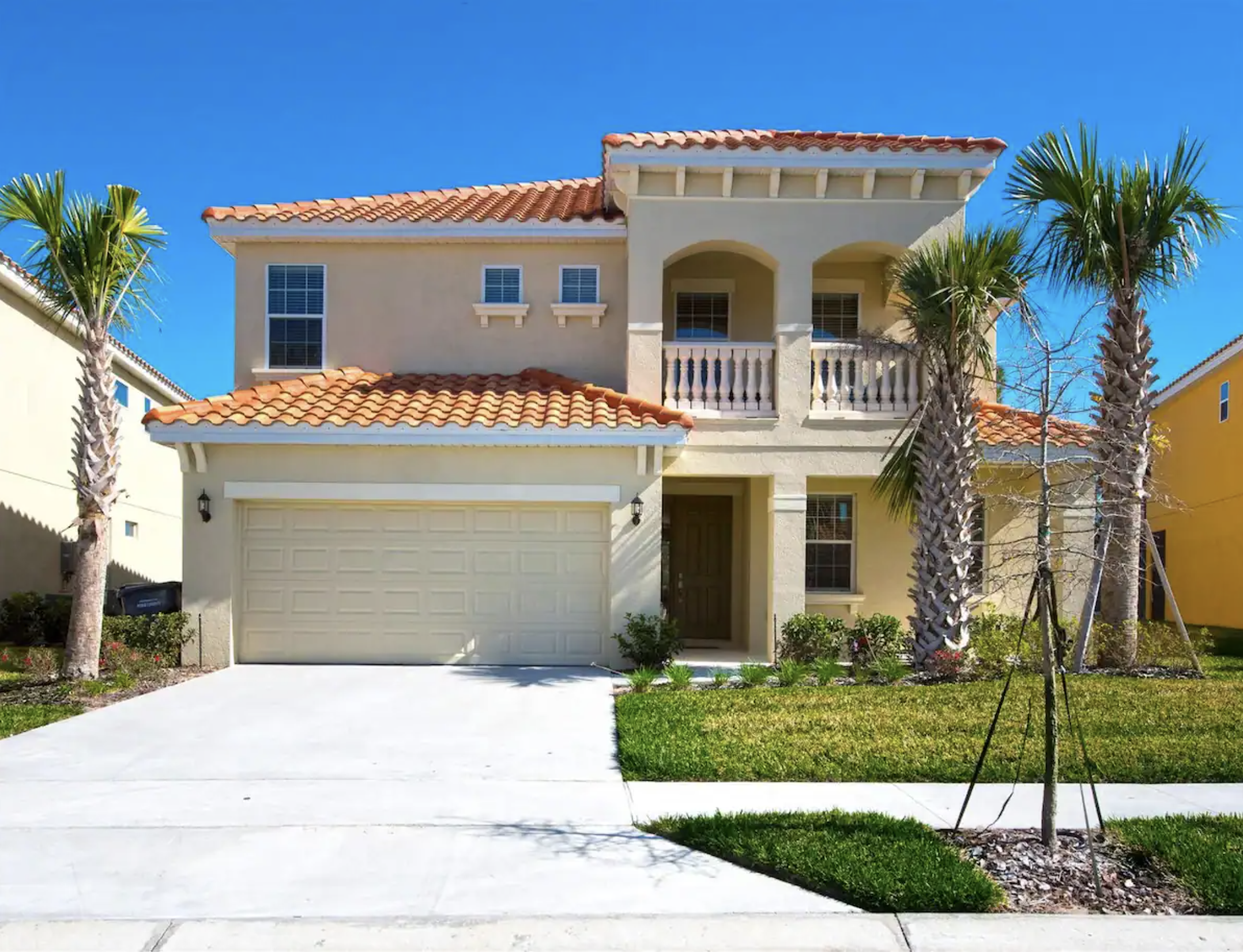 Lovely villa on lake near Disney, sleeps 10.
