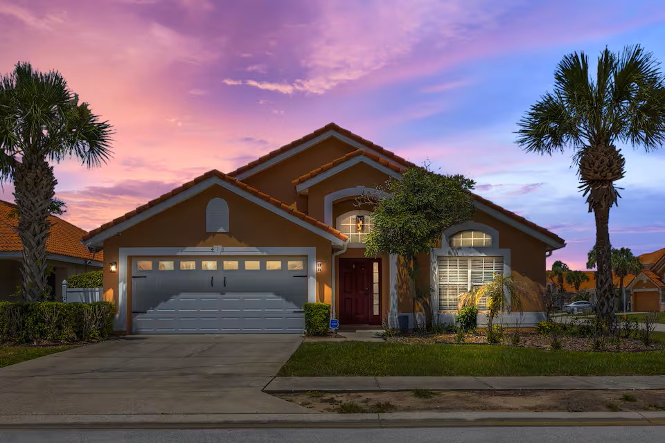 Updated 4/3 with pool/spa/grill! Close to golf too!