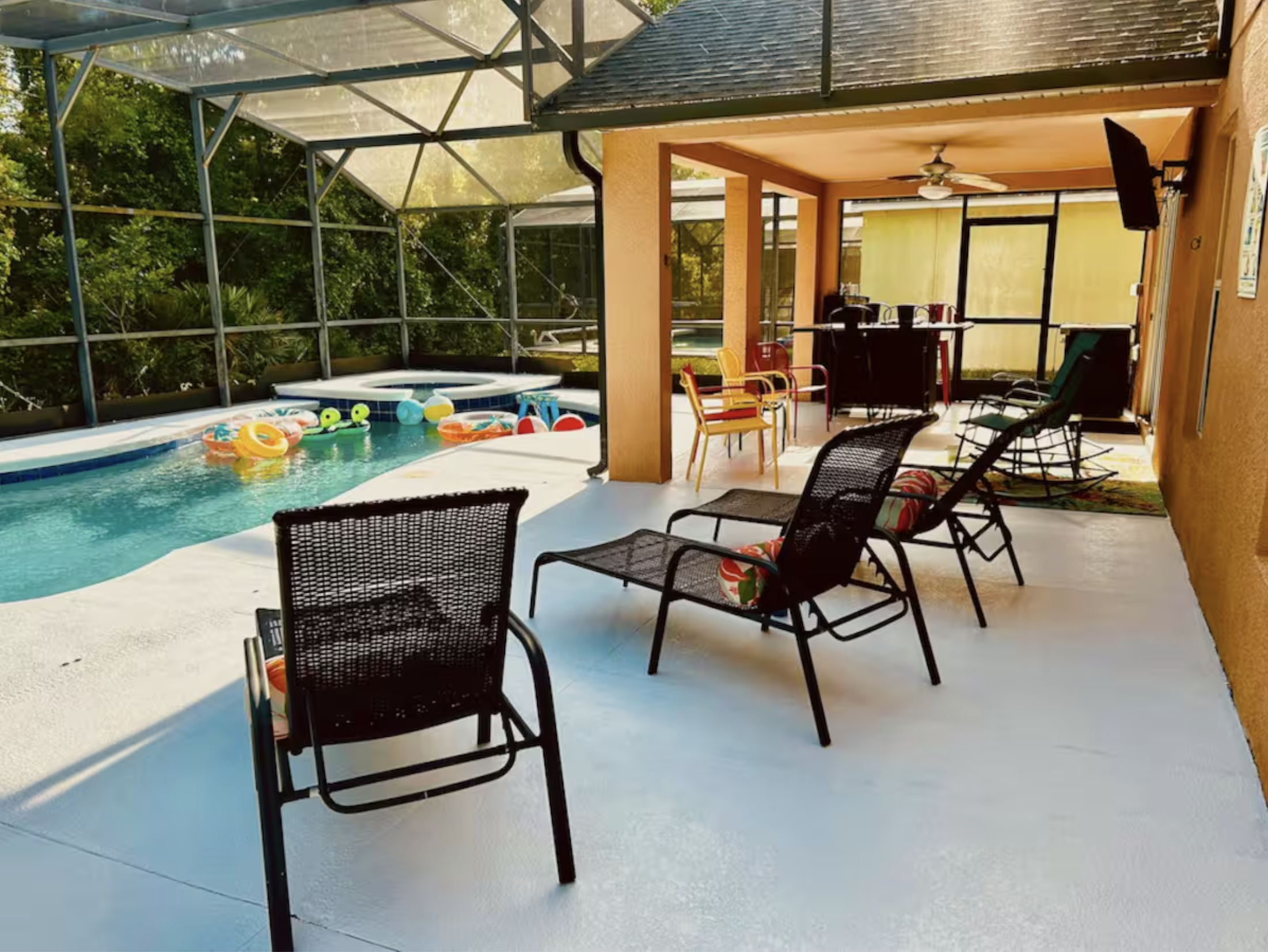 Spacious 5bedroom Retreat - Huge Patio w/ pool/tub