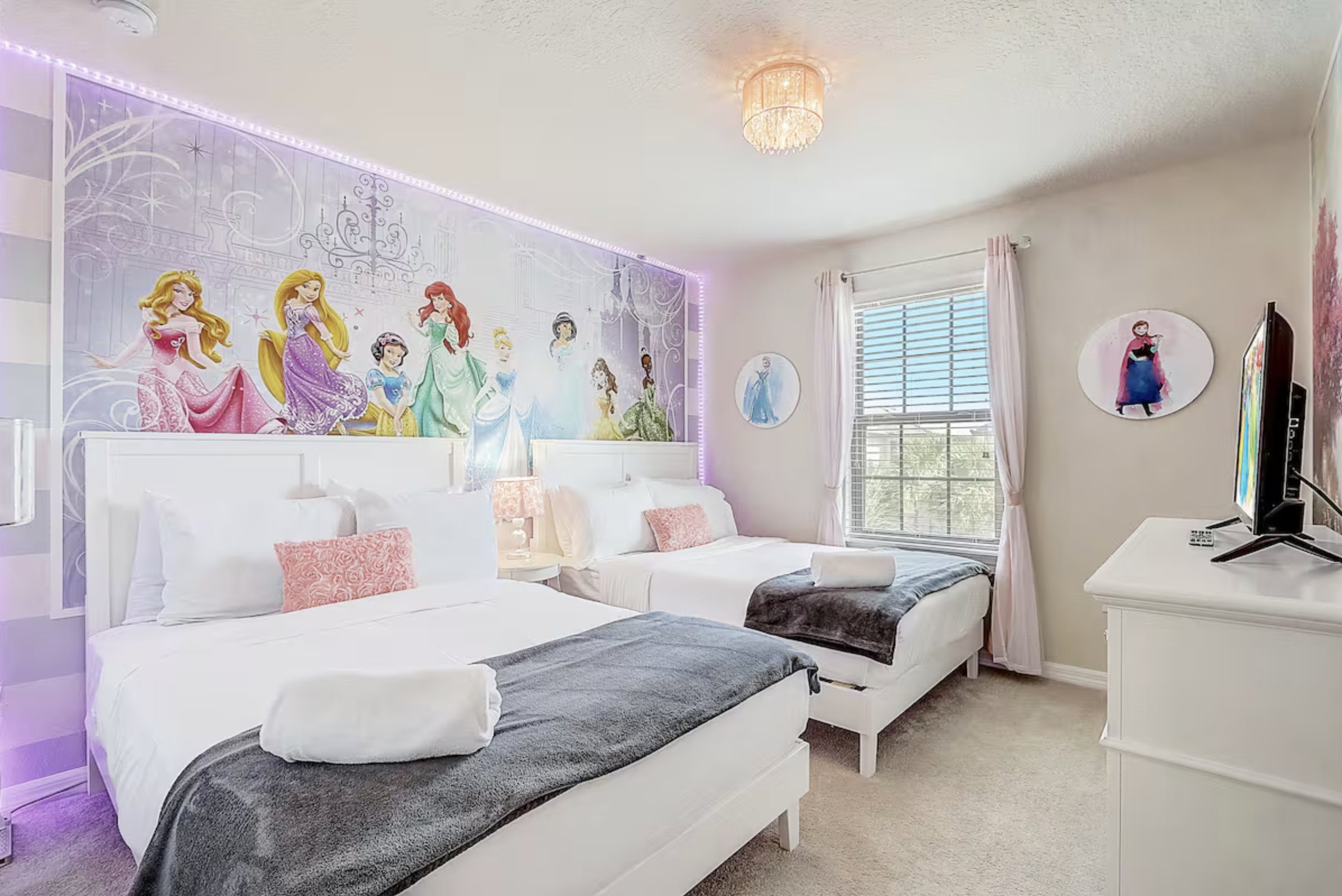 5 Bdrm w/ Hot Tub & Pool & Newly Renovated 5544