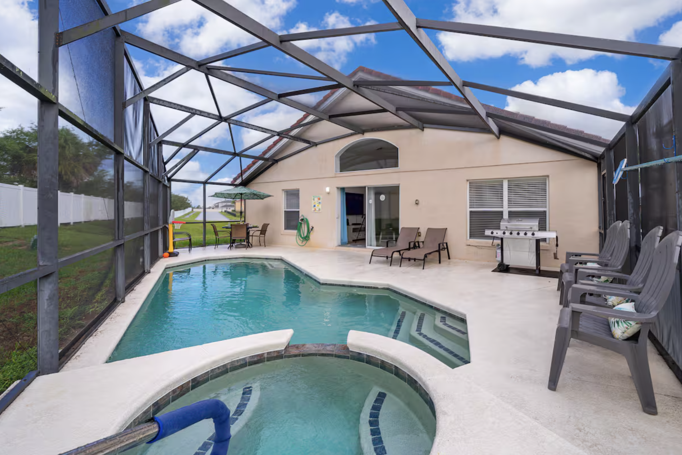 South facing pool, updated villa, pool & spa 4bdrm